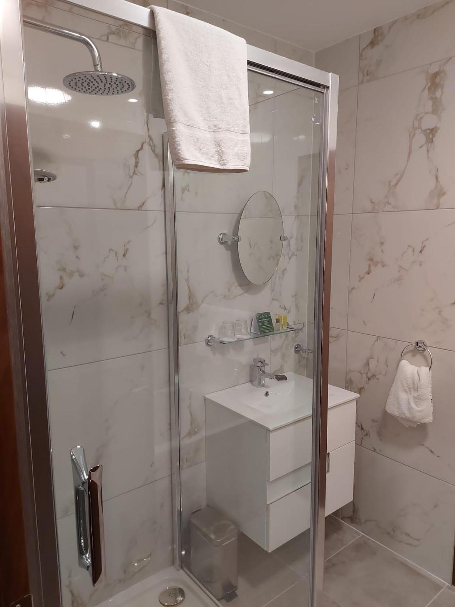 Tf Royal & Theatre Hotel Castlebar